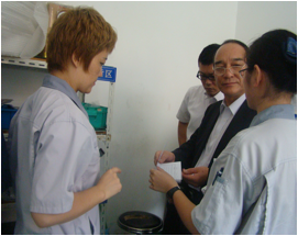 これは日本青森県のお客様が弊社へご訪問為さった記念写真です。